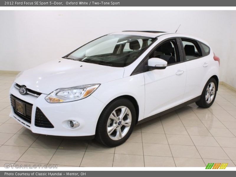 Oxford White / Two-Tone Sport 2012 Ford Focus SE Sport 5-Door