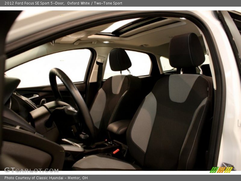 Oxford White / Two-Tone Sport 2012 Ford Focus SE Sport 5-Door