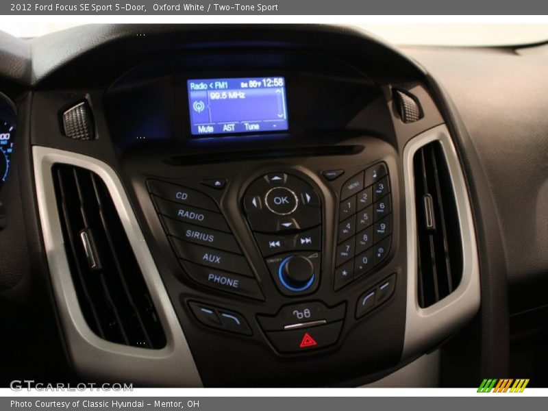 Oxford White / Two-Tone Sport 2012 Ford Focus SE Sport 5-Door