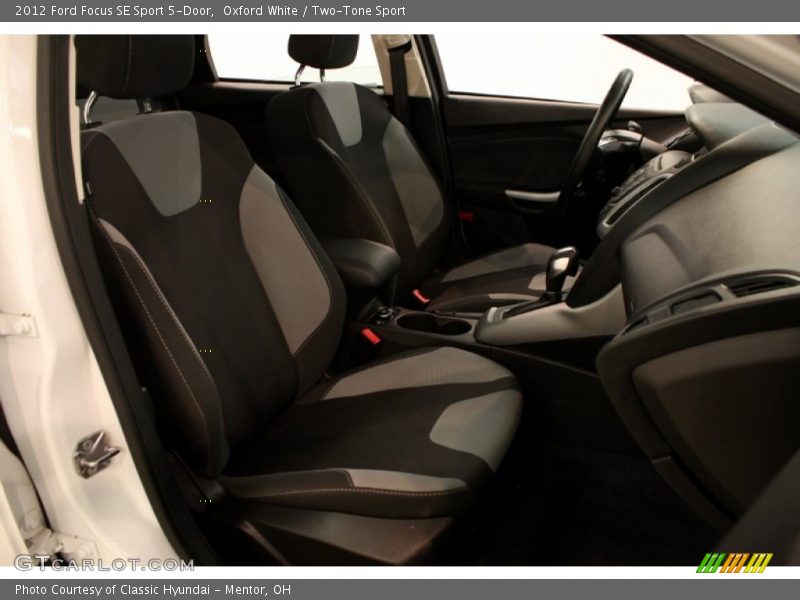 Oxford White / Two-Tone Sport 2012 Ford Focus SE Sport 5-Door