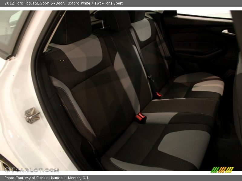 Oxford White / Two-Tone Sport 2012 Ford Focus SE Sport 5-Door