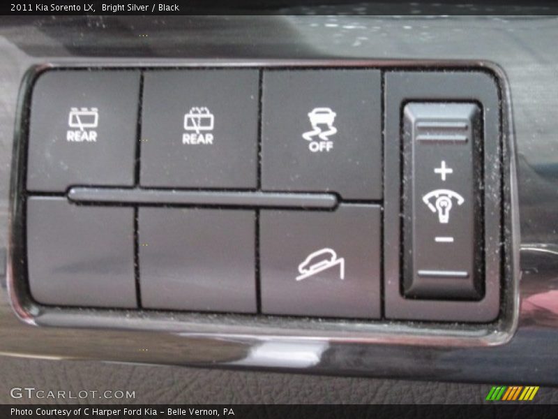 Bright Silver / Black 2011 Kia Sorento LX