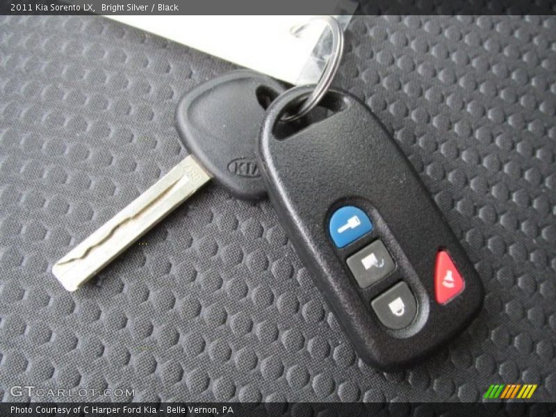 Bright Silver / Black 2011 Kia Sorento LX