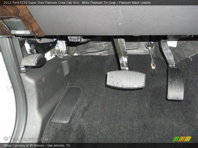 White Platinum Tri-Coat / Platinum Black Leather 2013 Ford F250 Super Duty Platinum Crew Cab 4x4