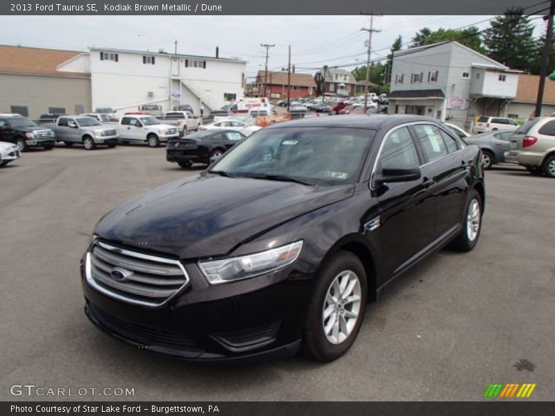 Kodiak Brown Metallic / Dune 2013 Ford Taurus SE