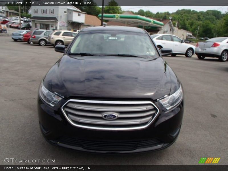 Kodiak Brown Metallic / Dune 2013 Ford Taurus SE