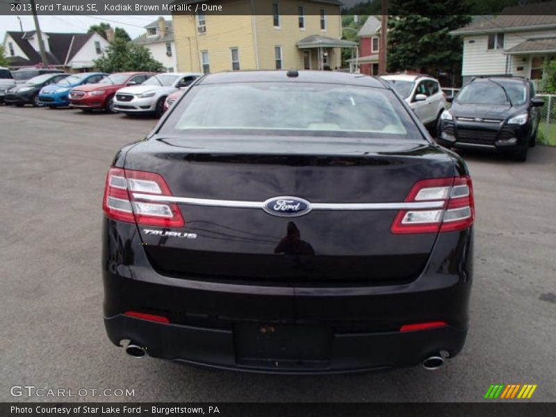 Kodiak Brown Metallic / Dune 2013 Ford Taurus SE