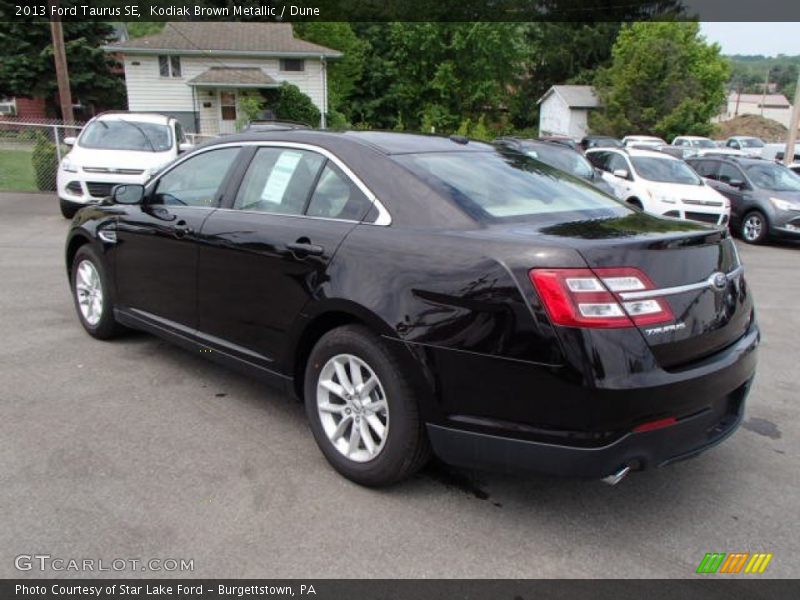 Kodiak Brown Metallic / Dune 2013 Ford Taurus SE