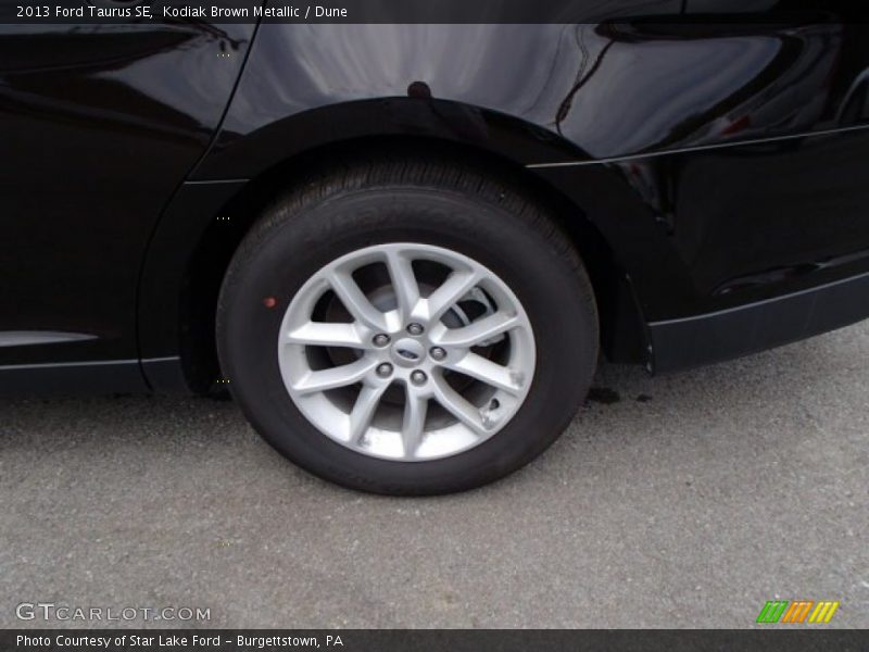 Kodiak Brown Metallic / Dune 2013 Ford Taurus SE