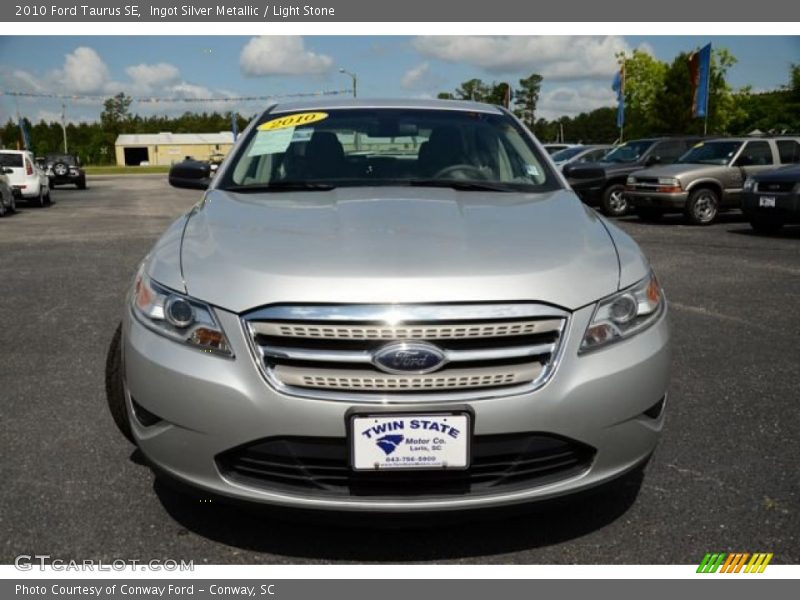 Ingot Silver Metallic / Light Stone 2010 Ford Taurus SE