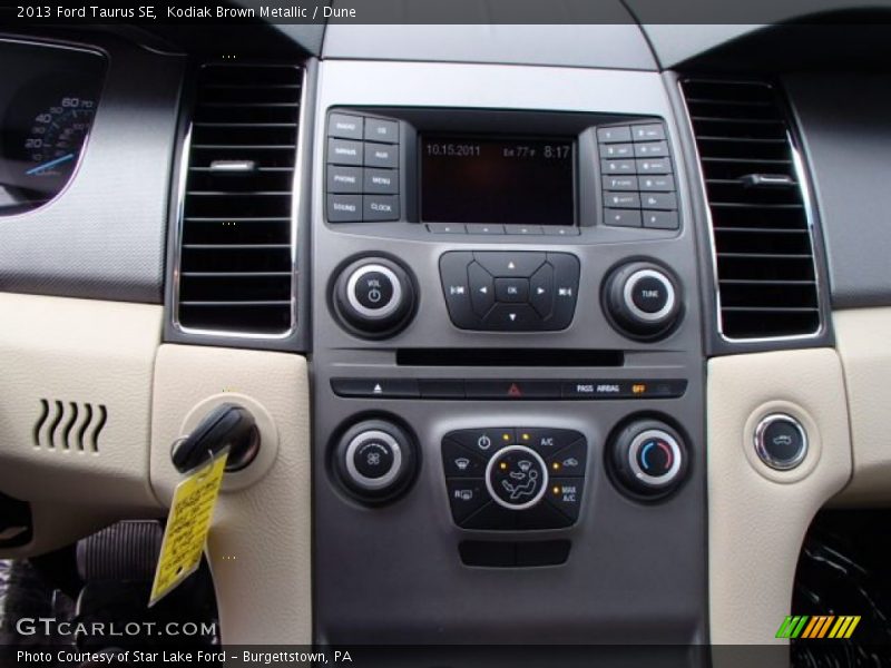 Kodiak Brown Metallic / Dune 2013 Ford Taurus SE