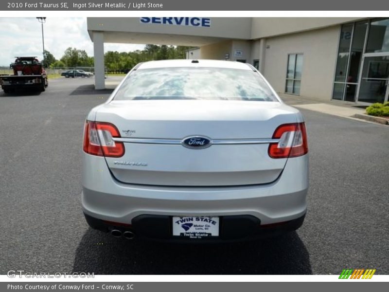 Ingot Silver Metallic / Light Stone 2010 Ford Taurus SE