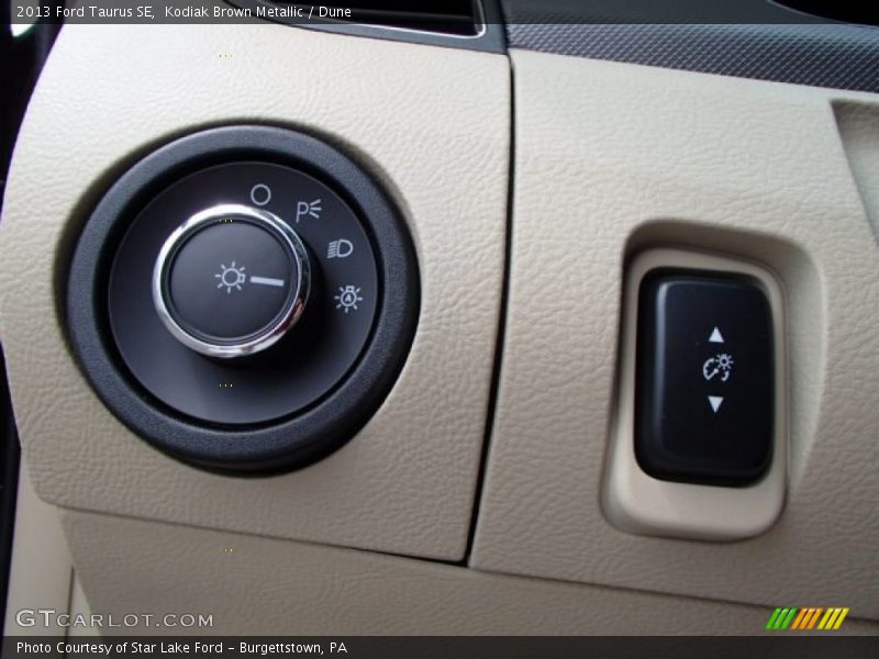 Kodiak Brown Metallic / Dune 2013 Ford Taurus SE