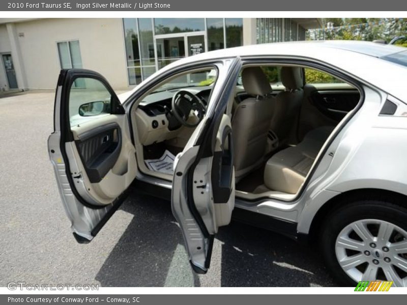 Ingot Silver Metallic / Light Stone 2010 Ford Taurus SE