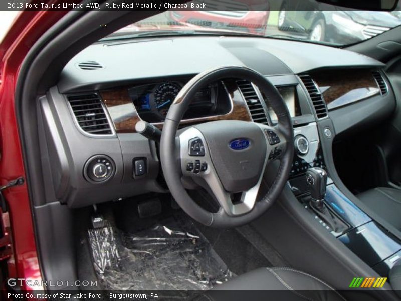 Dashboard of 2013 Taurus Limited AWD