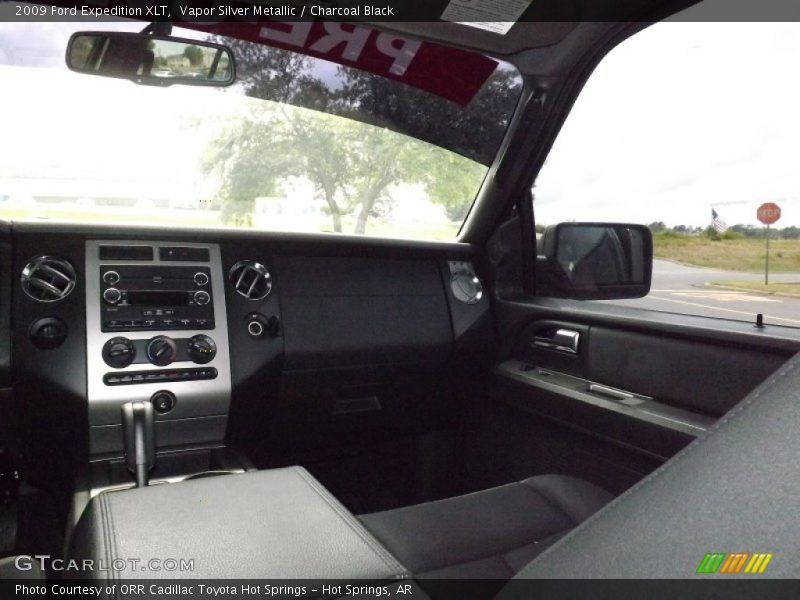 Vapor Silver Metallic / Charcoal Black 2009 Ford Expedition XLT