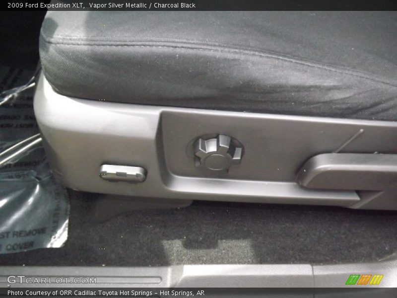 Vapor Silver Metallic / Charcoal Black 2009 Ford Expedition XLT