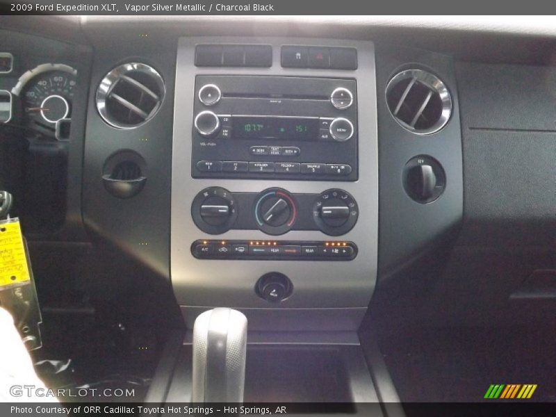 Vapor Silver Metallic / Charcoal Black 2009 Ford Expedition XLT