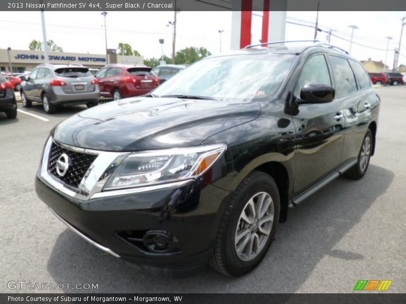 Front 3/4 View of 2013 Pathfinder SV 4x4