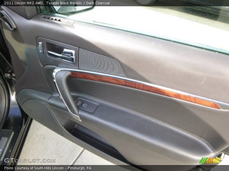 Tuxedo Black Metallic / Dark Charcoal 2011 Lincoln MKZ AWD