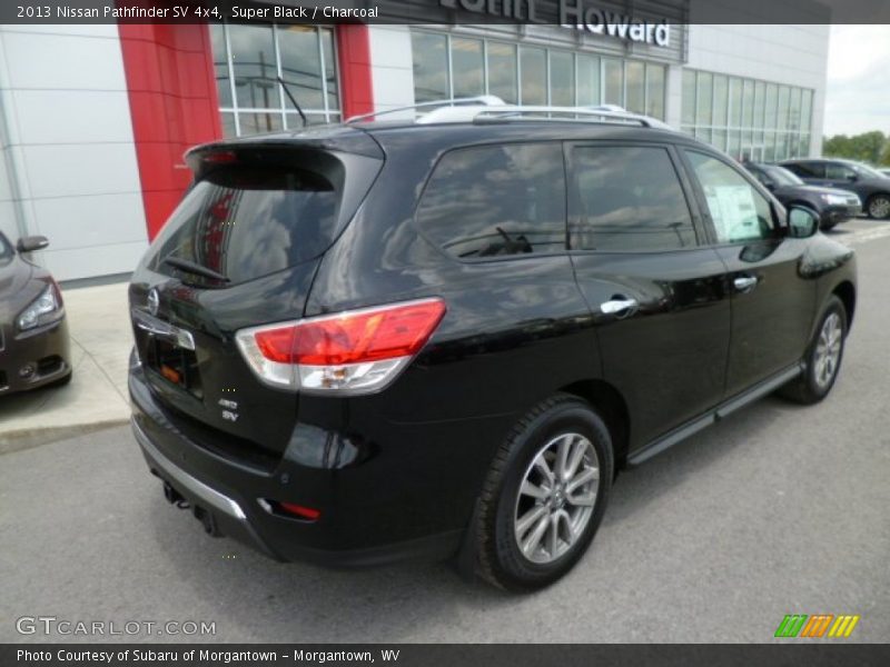 Super Black / Charcoal 2013 Nissan Pathfinder SV 4x4