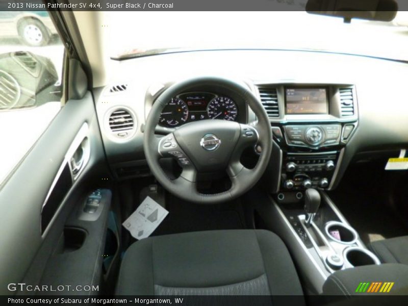 Super Black / Charcoal 2013 Nissan Pathfinder SV 4x4