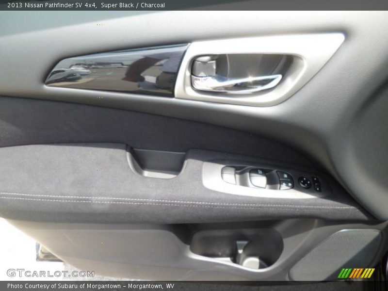 Super Black / Charcoal 2013 Nissan Pathfinder SV 4x4