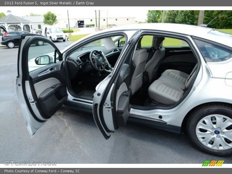 Ingot Silver Metallic / Earth Gray 2013 Ford Fusion S