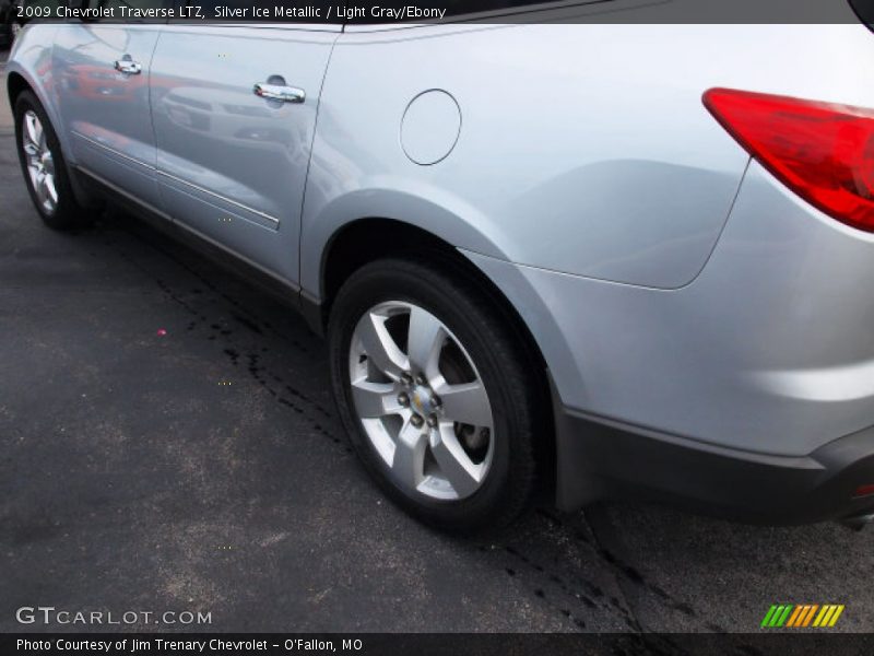 Silver Ice Metallic / Light Gray/Ebony 2009 Chevrolet Traverse LTZ