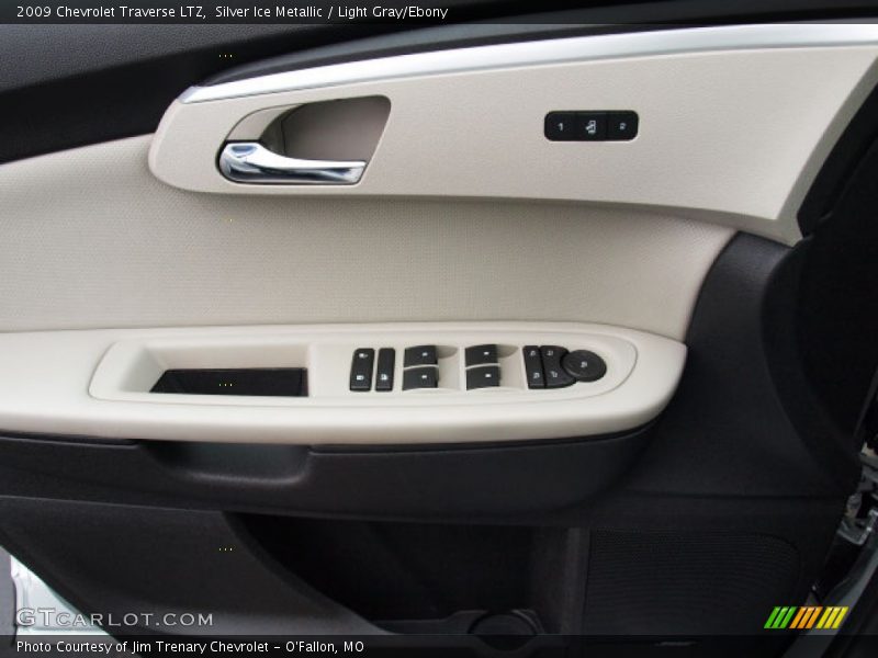 Silver Ice Metallic / Light Gray/Ebony 2009 Chevrolet Traverse LTZ