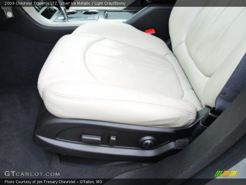 Silver Ice Metallic / Light Gray/Ebony 2009 Chevrolet Traverse LTZ