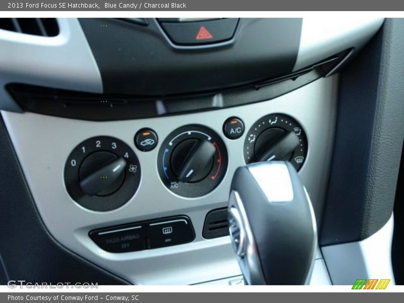 Blue Candy / Charcoal Black 2013 Ford Focus SE Hatchback