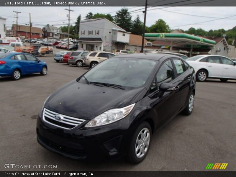 Tuxedo Black / Charcoal Black 2013 Ford Fiesta SE Sedan