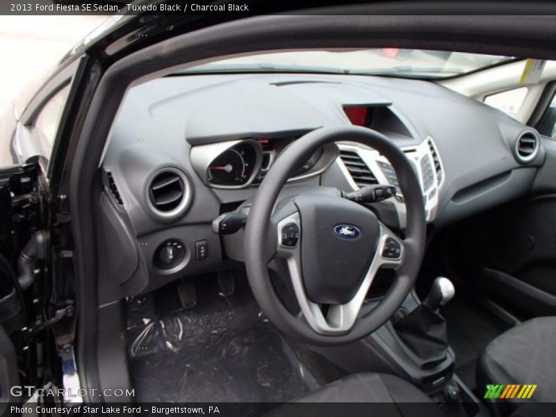 Tuxedo Black / Charcoal Black 2013 Ford Fiesta SE Sedan