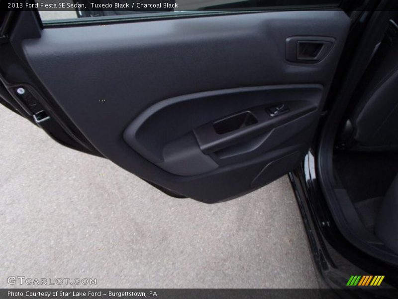 Tuxedo Black / Charcoal Black 2013 Ford Fiesta SE Sedan