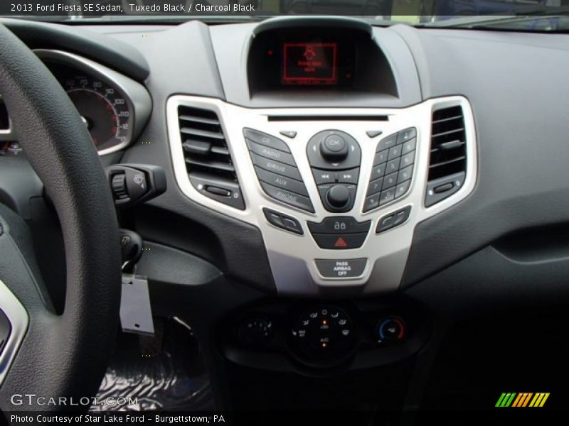 Tuxedo Black / Charcoal Black 2013 Ford Fiesta SE Sedan