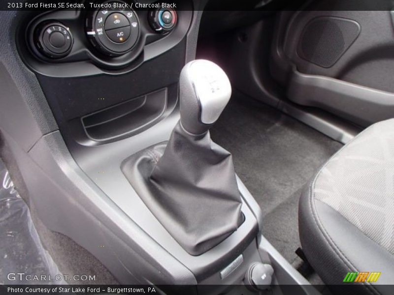Tuxedo Black / Charcoal Black 2013 Ford Fiesta SE Sedan