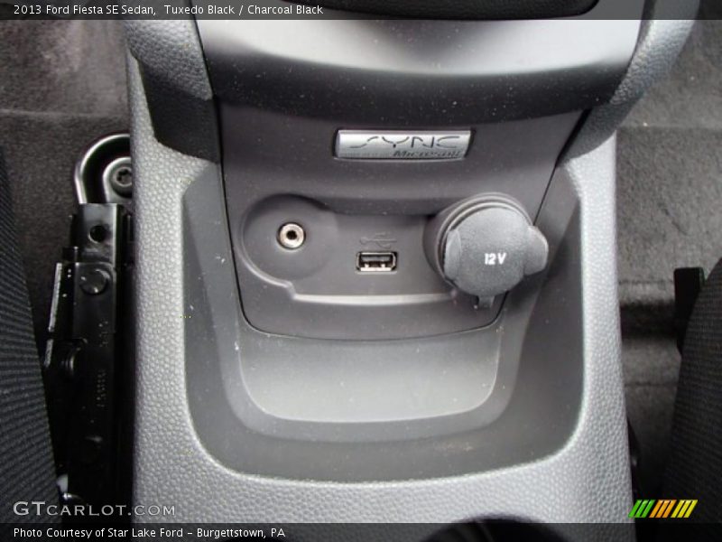 Tuxedo Black / Charcoal Black 2013 Ford Fiesta SE Sedan