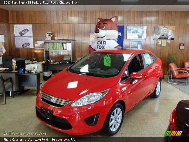 Race Red / Charcoal Black 2013 Ford Fiesta SE Sedan