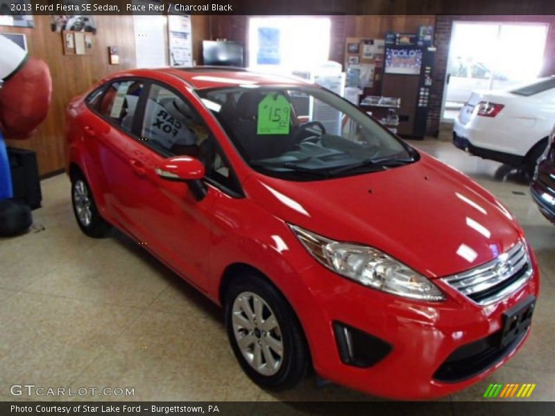 Race Red / Charcoal Black 2013 Ford Fiesta SE Sedan