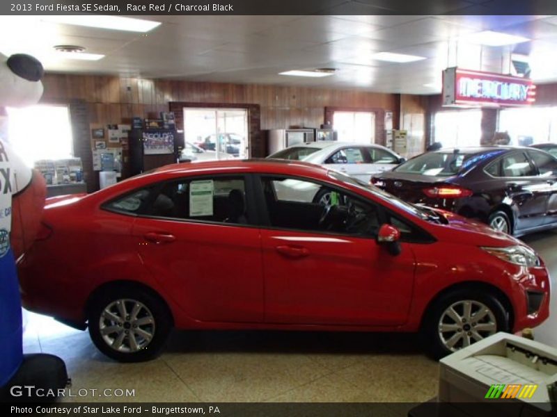 Race Red / Charcoal Black 2013 Ford Fiesta SE Sedan