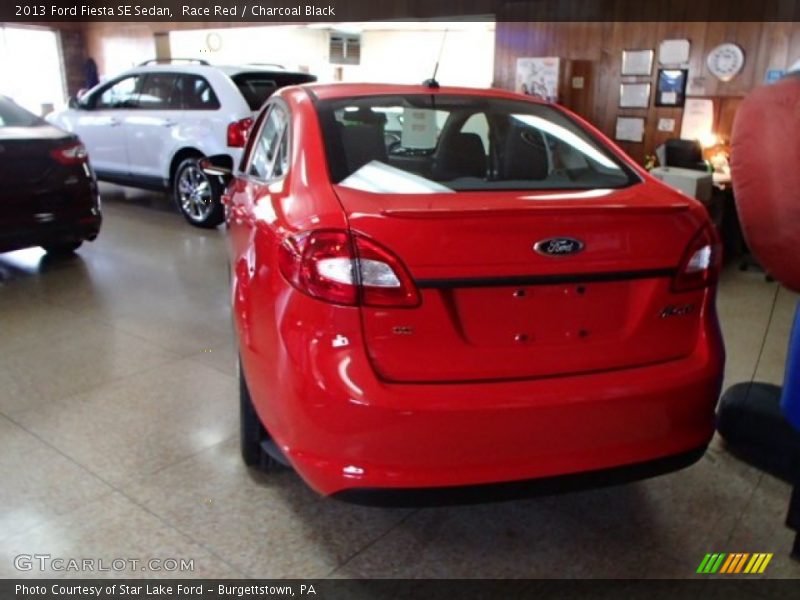 Race Red / Charcoal Black 2013 Ford Fiesta SE Sedan