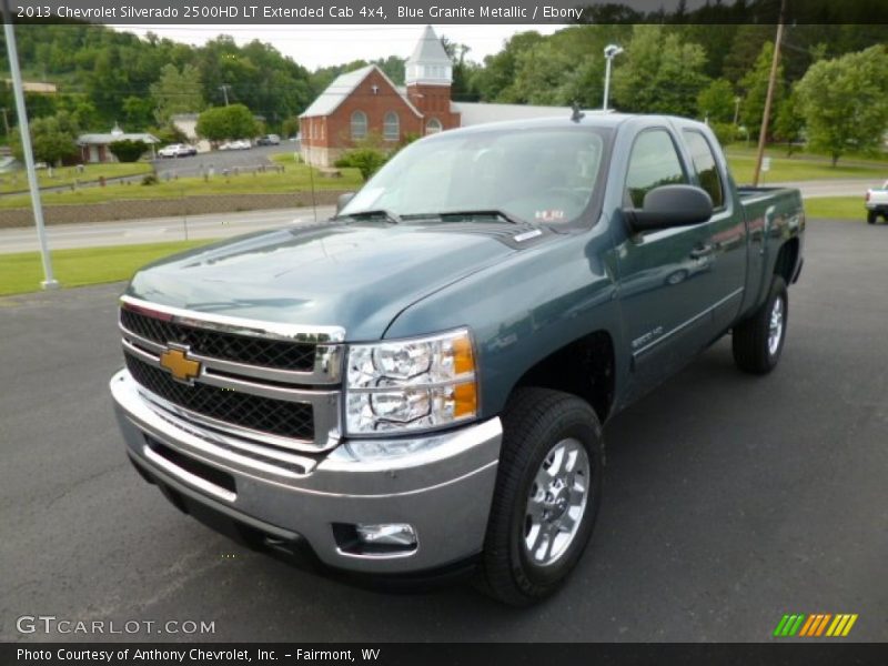 Front 3/4 View of 2013 Silverado 2500HD LT Extended Cab 4x4