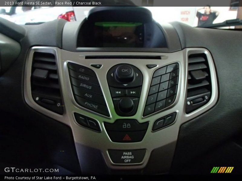 Race Red / Charcoal Black 2013 Ford Fiesta SE Sedan