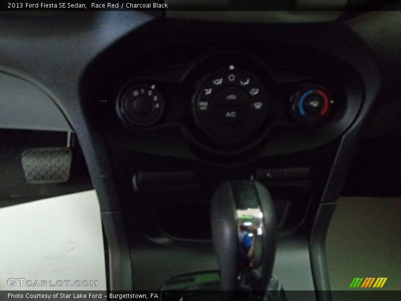 Race Red / Charcoal Black 2013 Ford Fiesta SE Sedan