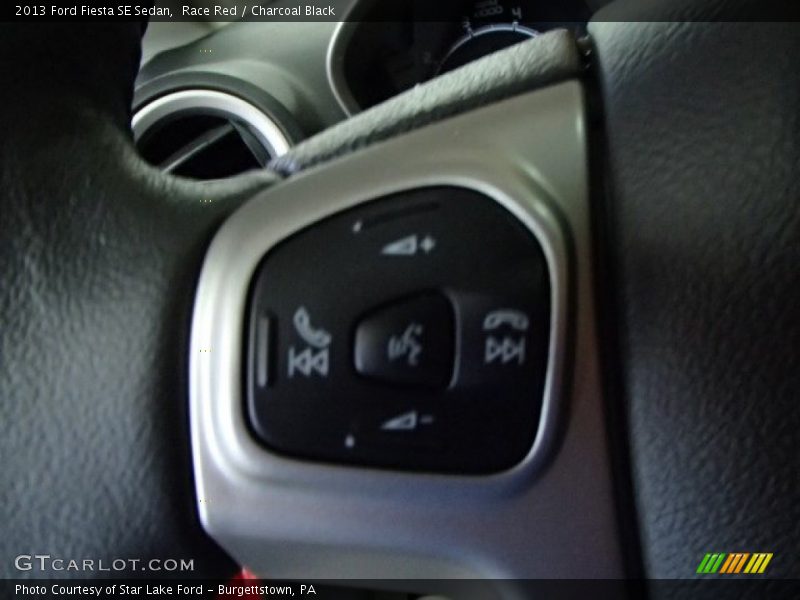 Race Red / Charcoal Black 2013 Ford Fiesta SE Sedan