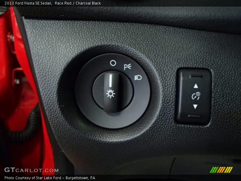 Race Red / Charcoal Black 2013 Ford Fiesta SE Sedan