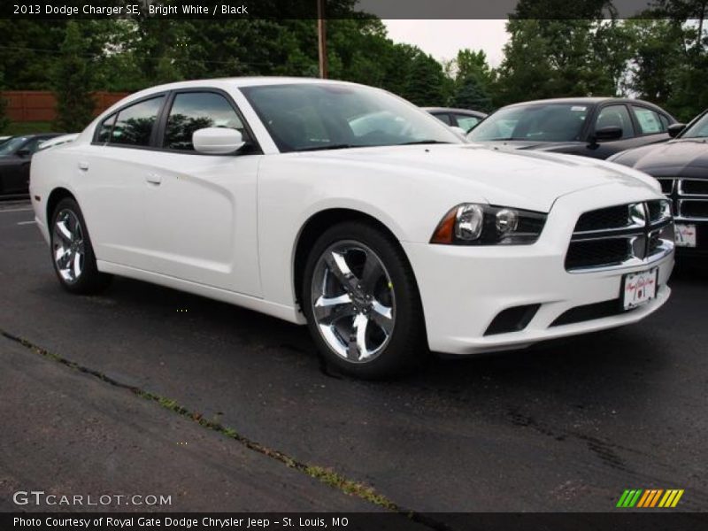 Bright White / Black 2013 Dodge Charger SE