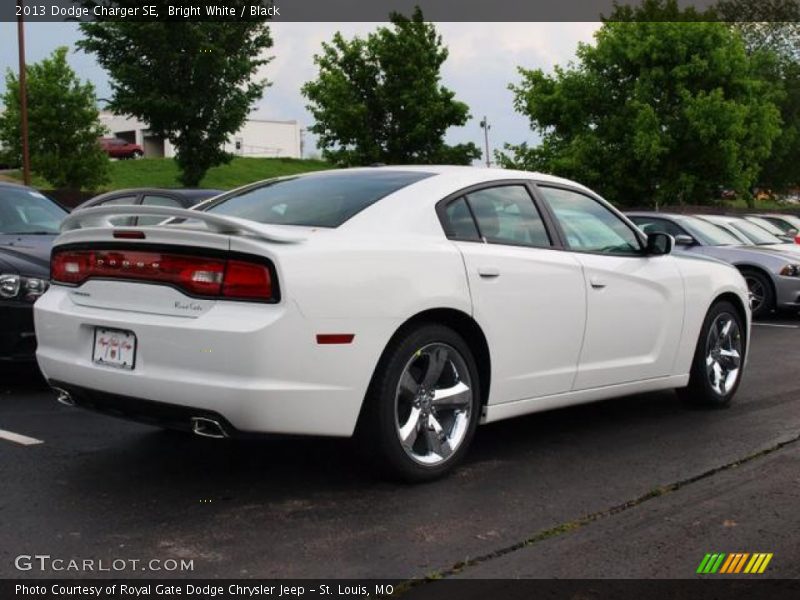 Bright White / Black 2013 Dodge Charger SE