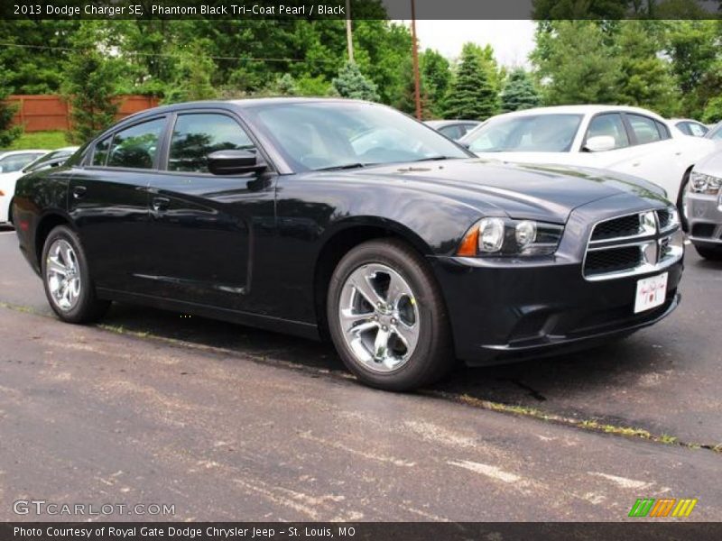 Phantom Black Tri-Coat Pearl / Black 2013 Dodge Charger SE